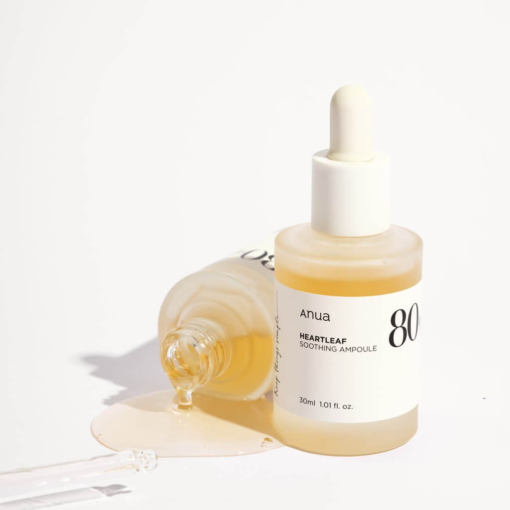 Anua Heartleaf80% Soothing Ampoule 30 ml เซรั่มพี่จุน เซรั่มสูตรเดียวกับโทนเนอร์พี่จุนแต่เข้มข้นมากยิ่งขึ้น ให้คุณเห็นผลเร็วกว่าเดิม   - ช่วยปลอบประโลมผิว และลดการอักเสบ  - ลดรอยแดง ผดผื่น  - ปรับสมดุลผิว  - ใช้คู่กับ Anua Heartleaf 77% Soothing Toner เพิ่มประสิทธิภาพการเห็นผลมากยิ่งขึ้น  - ปราศจากแอลกอฮอล์ และน้ำหอม รับรองผิวแพ้ง่าย ใช้ได้แน่นอนค่ะ 